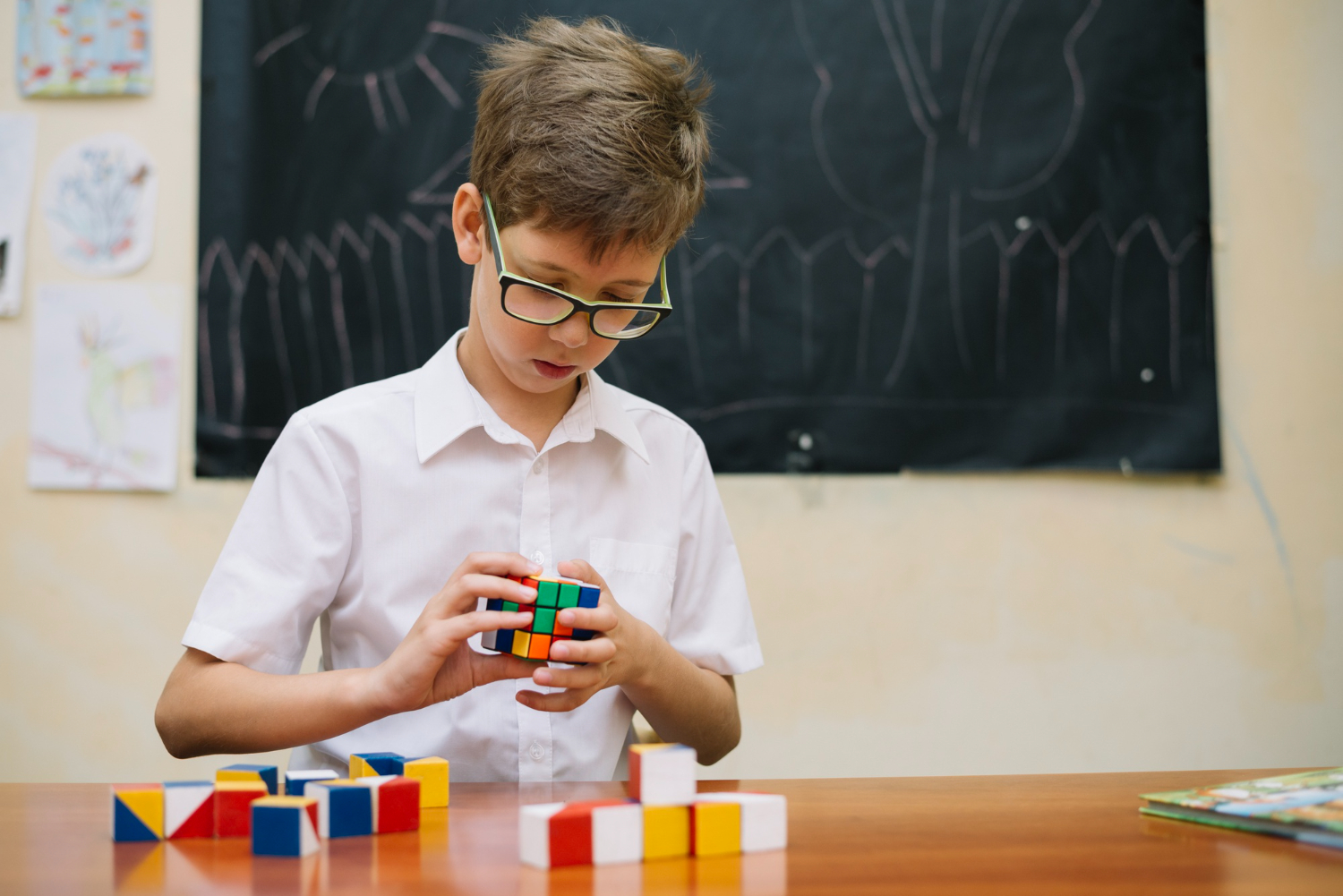 Saiba como estimular o seu filho com um cubo infinito