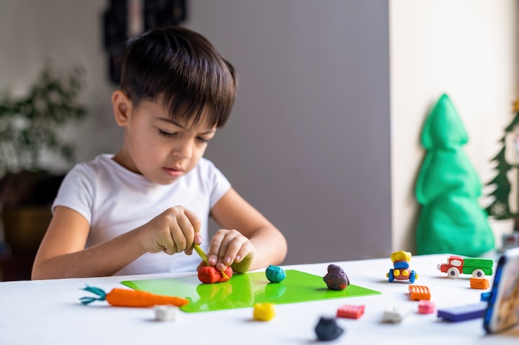 Divirta-se com as massinhas de slime e brinquedos interativos