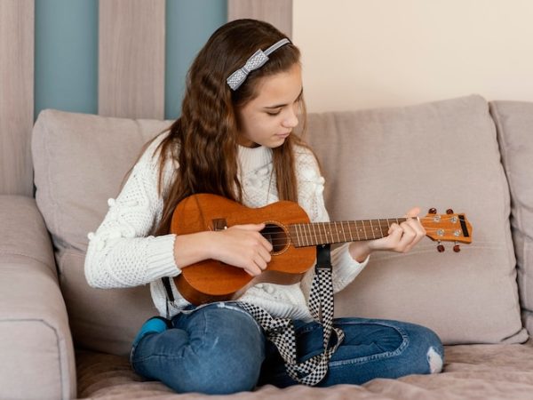 Pequenos artistas: instrumentos musicais de brinquedo que inspiram crianças na arte musical