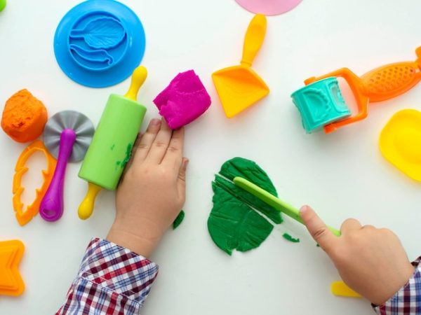 Modelando a Diversão: O Mundo Colorido e Criativo das Massinhas e Slimes